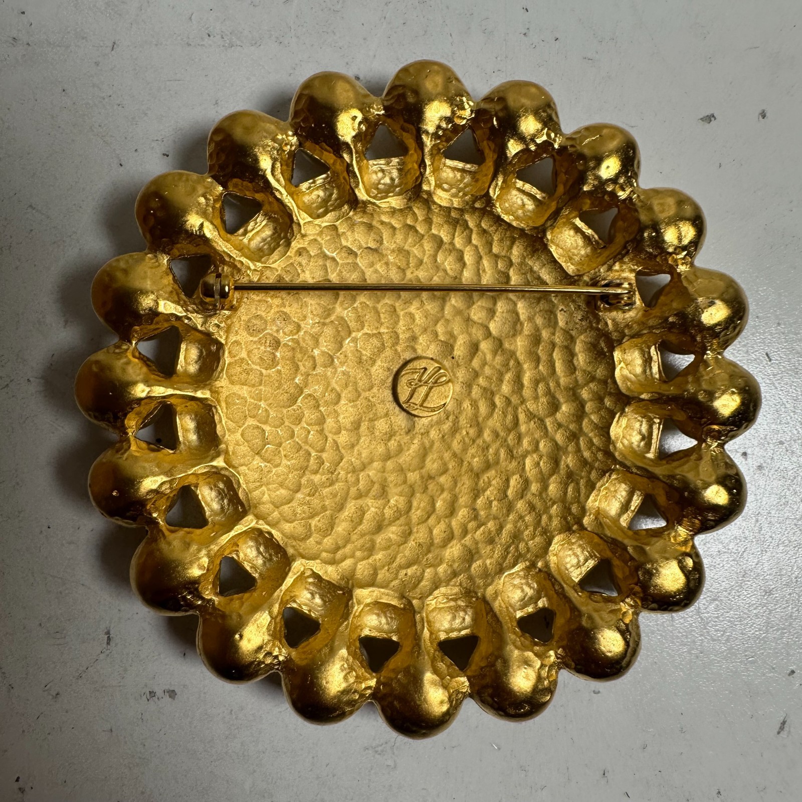 Vintage Karl Lagerfeld Logo Faux Pearl Surround Gold Tone Fashion Brooch Pin