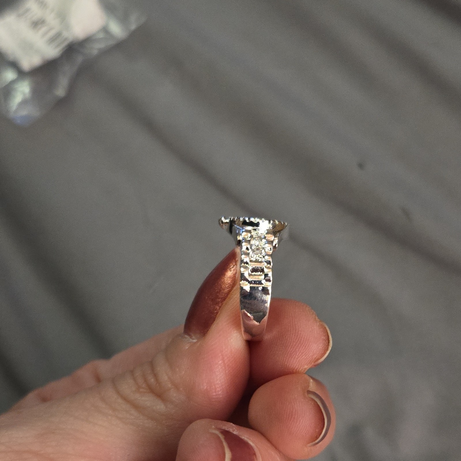 Silver Tone Cocktail Band Ring Round Black Clock Stone Size 7 Brand New