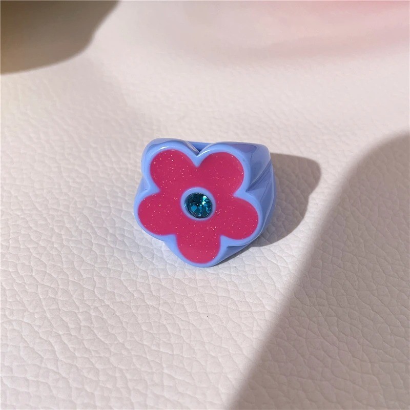 Multicolored resin oil drop ring, oval geometric style, adorned with flowers