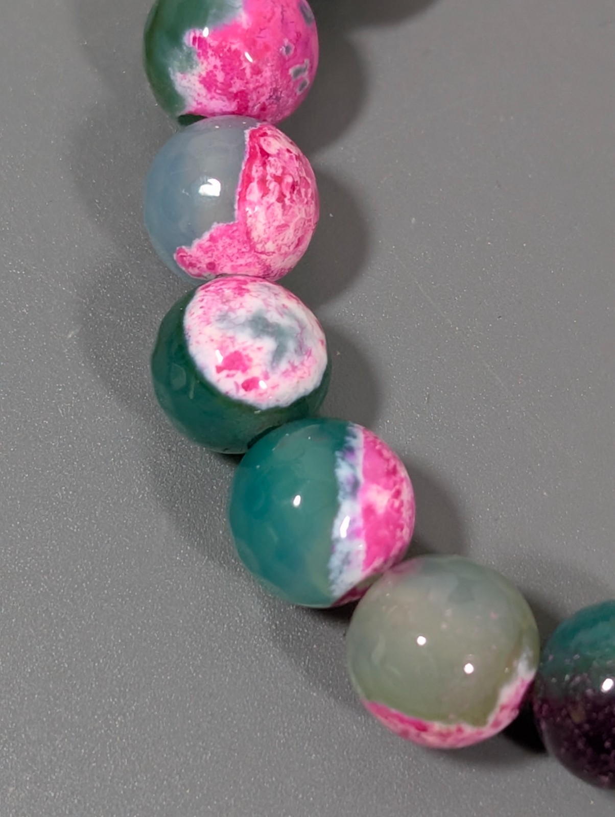 Beachy Boho Green Pink Dyed Agate Stone Polished Bead Bracelet 7 inch
