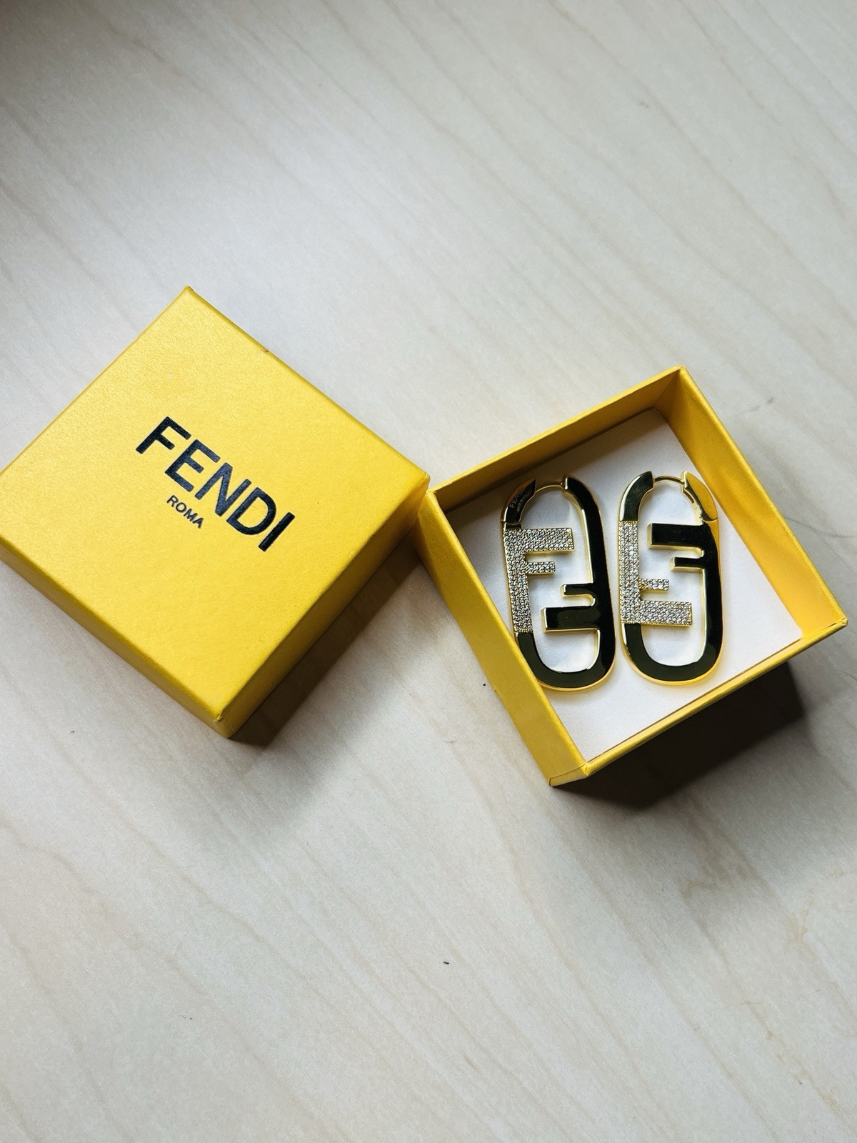 Fendi FF O’Lock Motif Ohrringe Earrings Luxus Designer Modeschmuck Gold Farbe