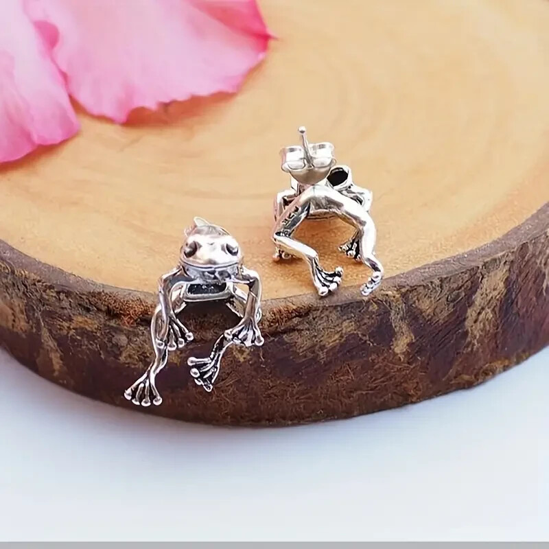 Vintage Chic Frog Stud Earrings Durable Zinc Alloy Construction for Parties