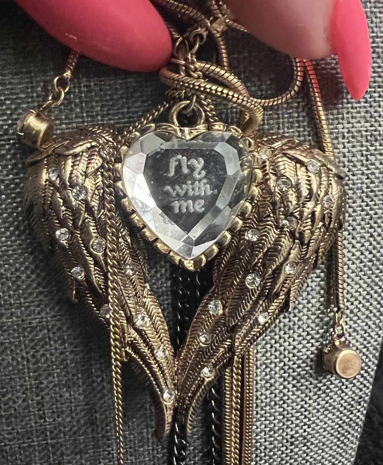 RARE BETSEY JOHNSON FLY WITH ME GOLD ANGEL WINGS CRYSTAL HEART NECKLACE W/BOW