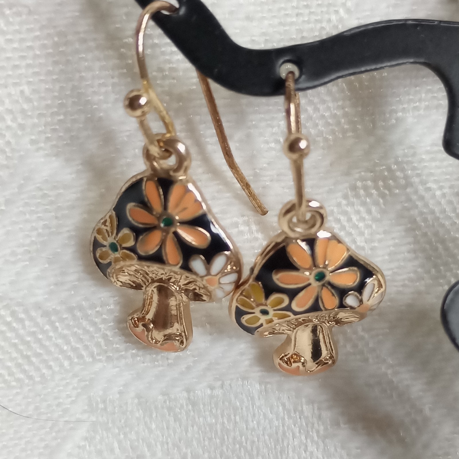 lot of 3 Mushroom Green Black Goldtone flower power pierced dangle earrings