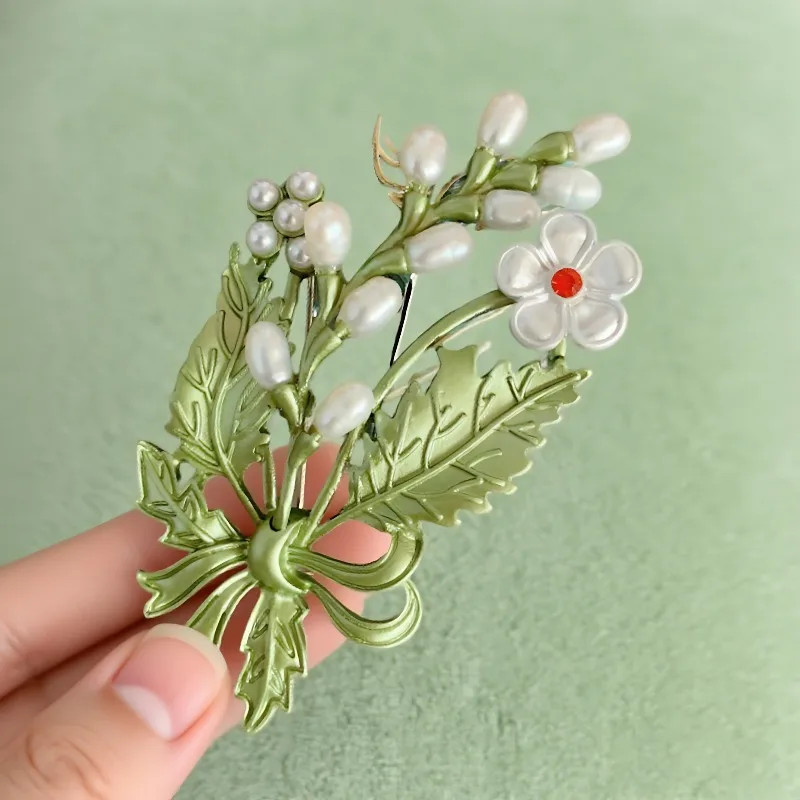 Palace Retro Brooch Enamel Coat Suit Pin Accessory Exquisite Corsage Badge Gift