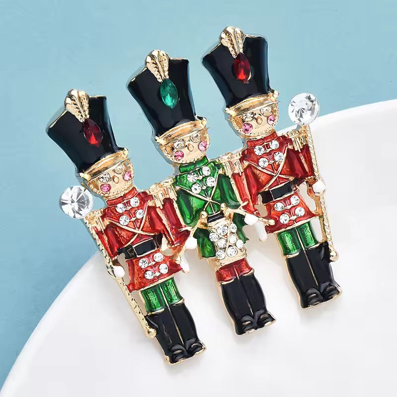 Royal Guard Enamel Brooch Soldier Lapel Pin Metal Badge Hat Jewelry Gift