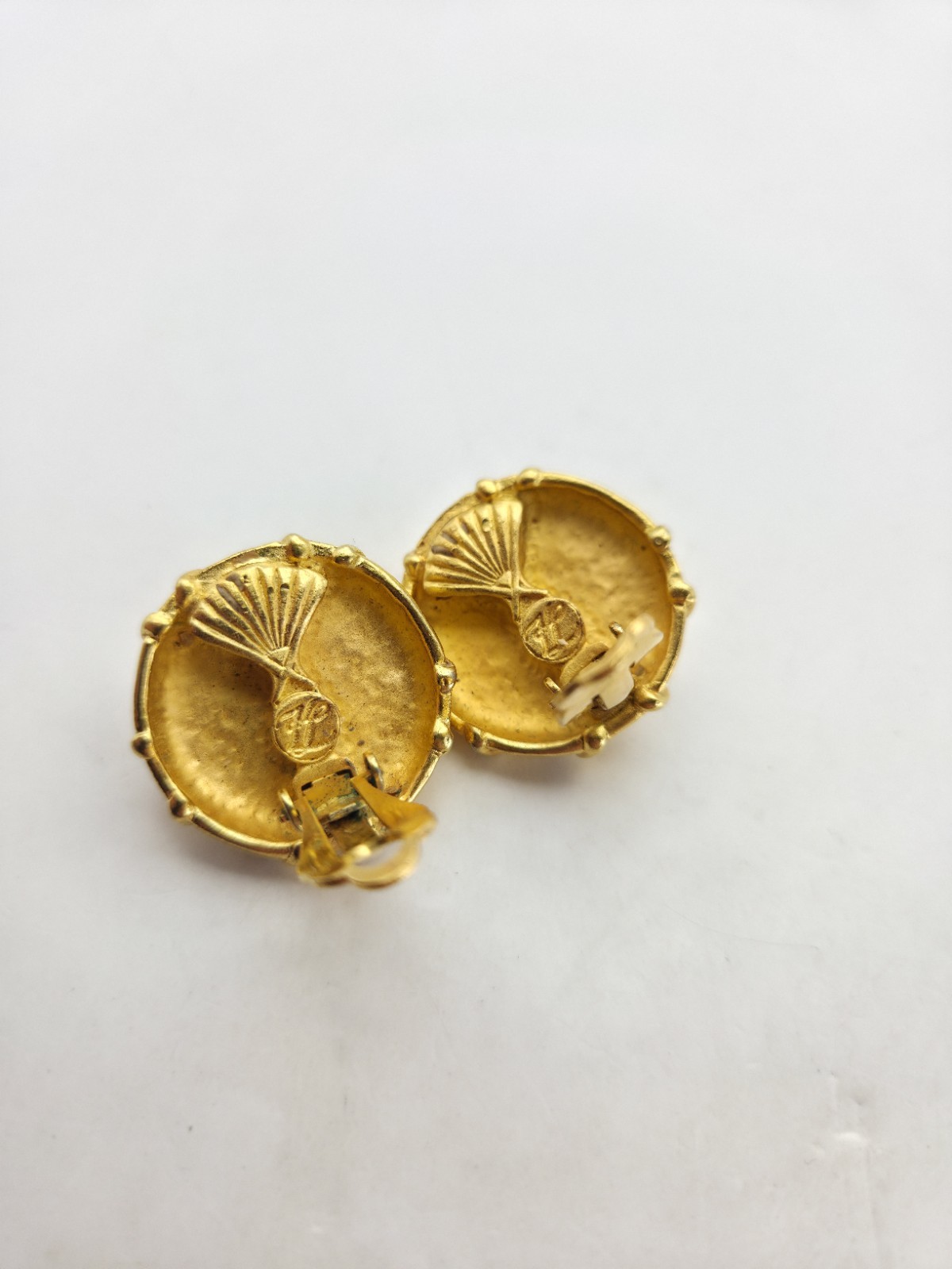 Karl Lagerfeld Chunky Gold Tone Orange Cabs Clip Ons Earrings Designer Signed 1″