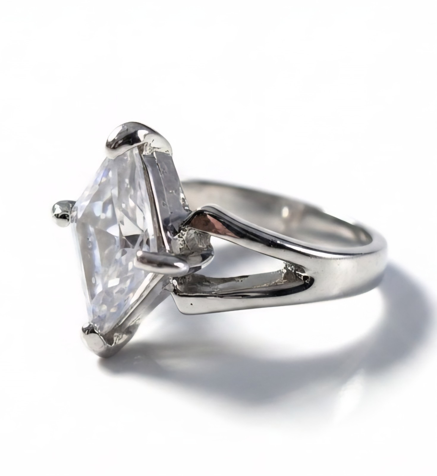 Brand New Marquise Cut Simulated Diamond Solitaire Ring – Split Shank Band SZ 7