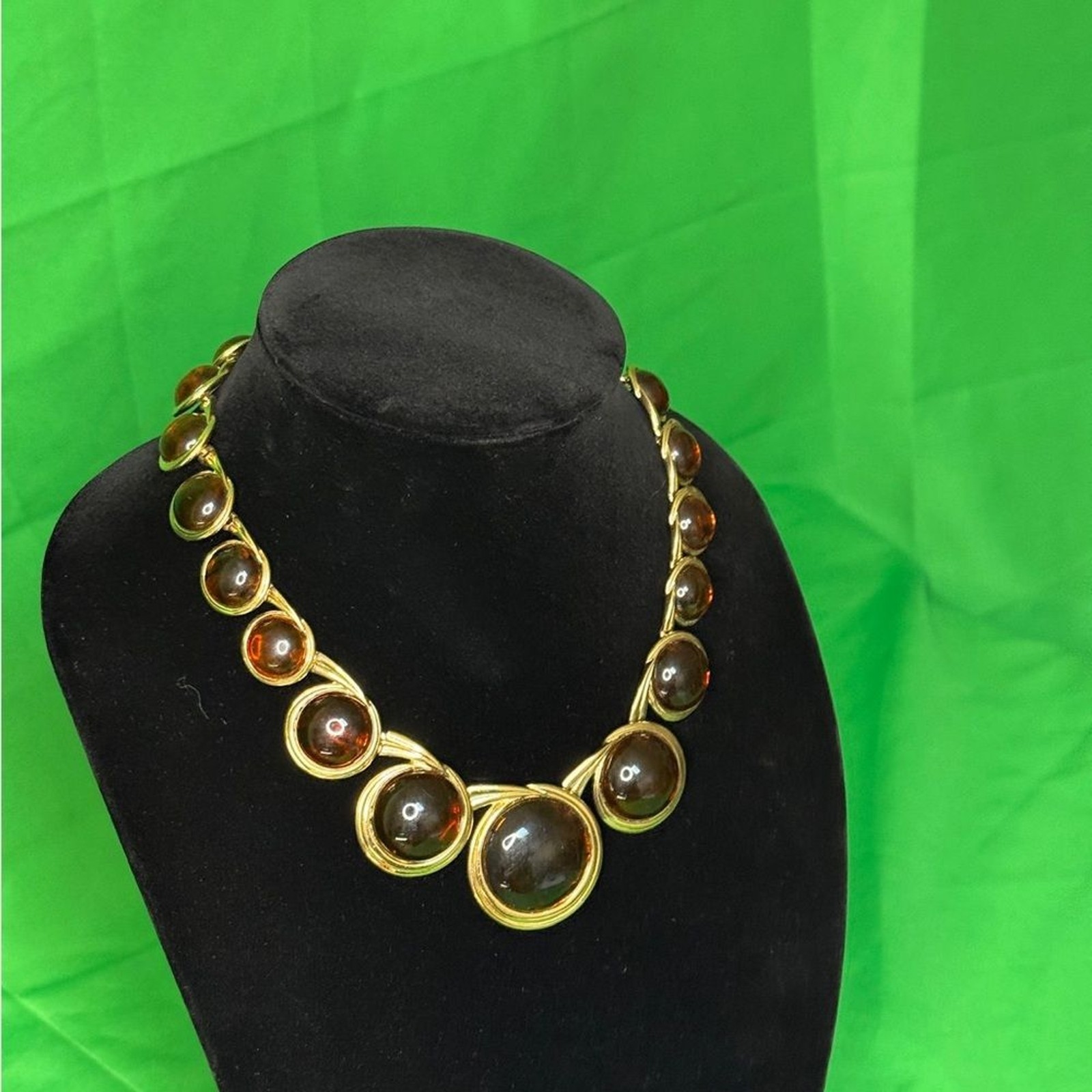 Elegant Gold and Brown Necklace vintage