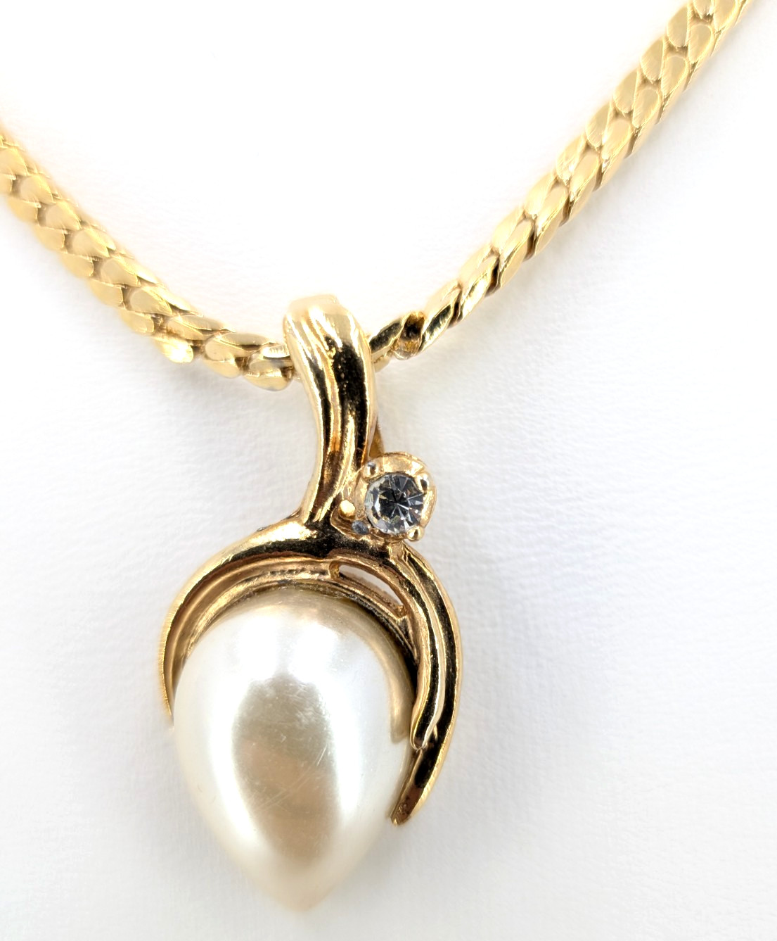 Roman Faux Pearl Pendant Necklace Rhinestone Avon Gold Tone Chain 17 in Signed