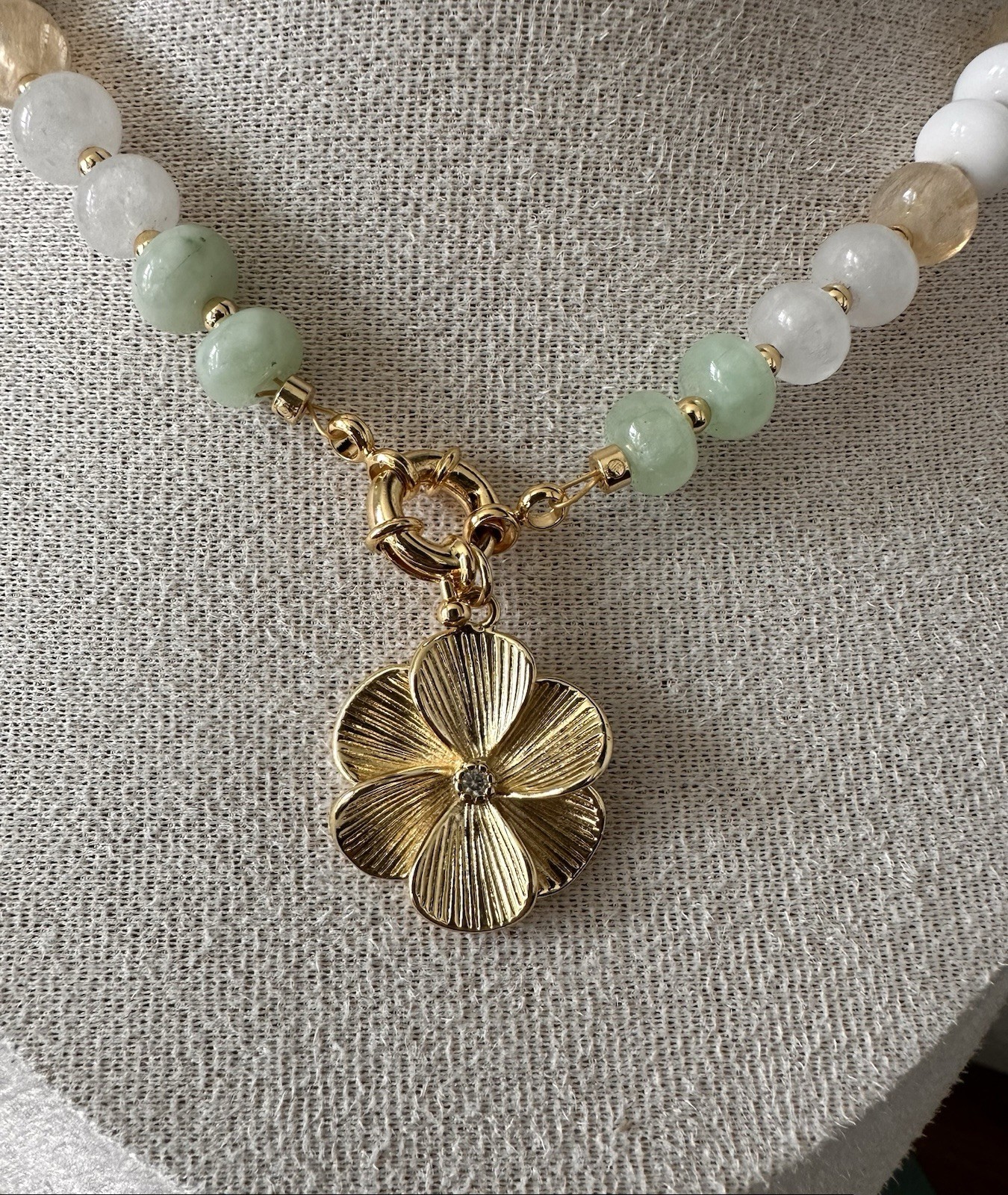 Multicolor Stone Beaded Necklace Gold Tone Flower Charm Pendant Adjustable