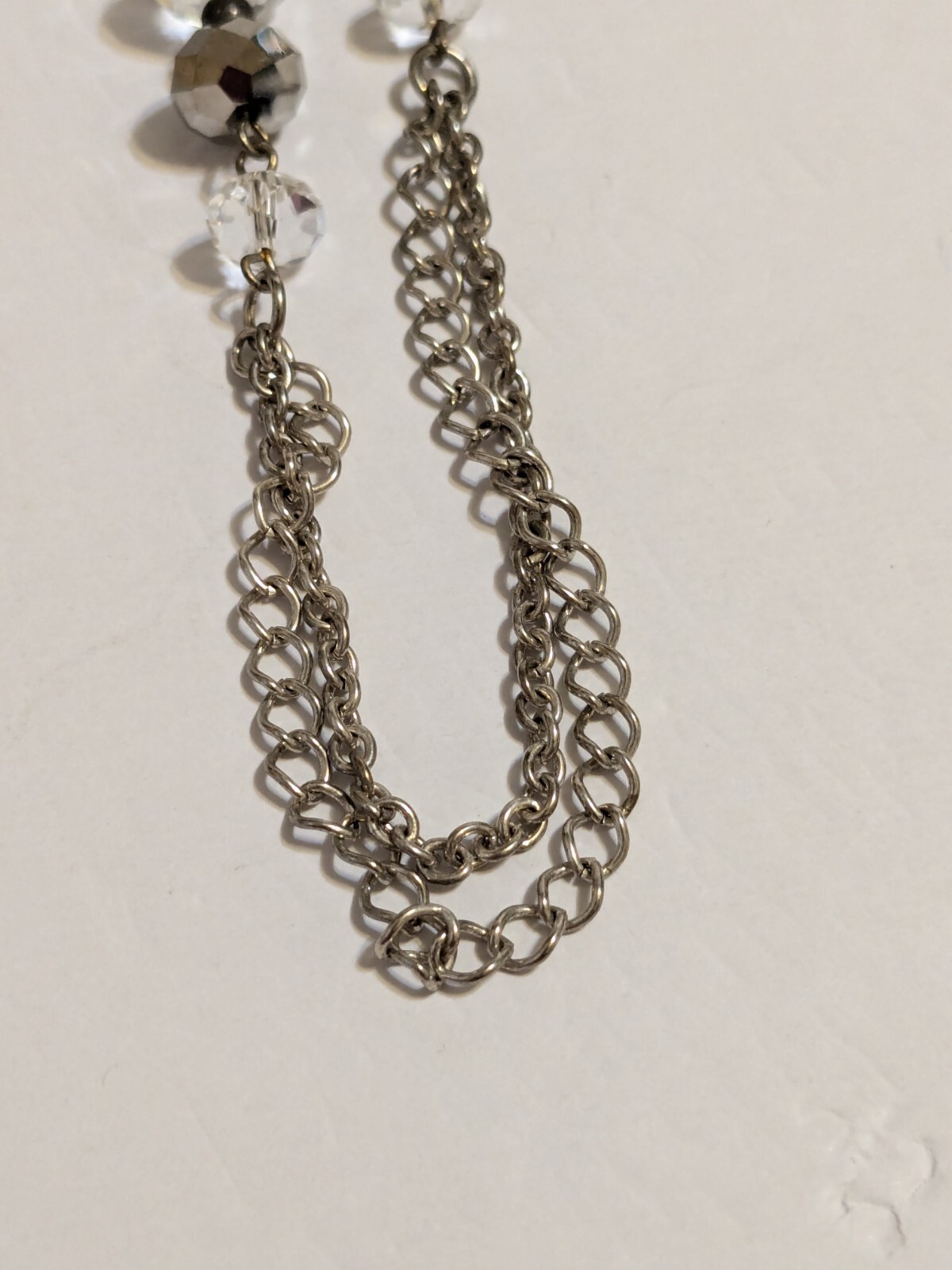 Etched Metal & Acrylic Gray/Clear Faceted Beads Silver Tone Pendant Necklace 29″