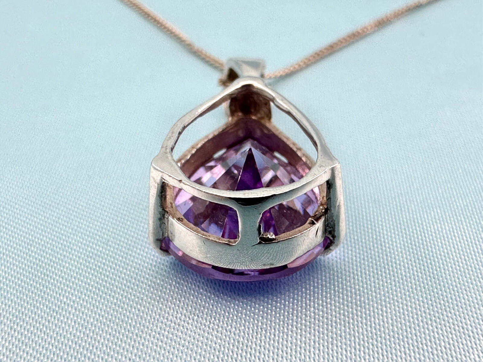 Sterling Silver Purple Stone Pendant On 16 Inch Chain 7.52gm