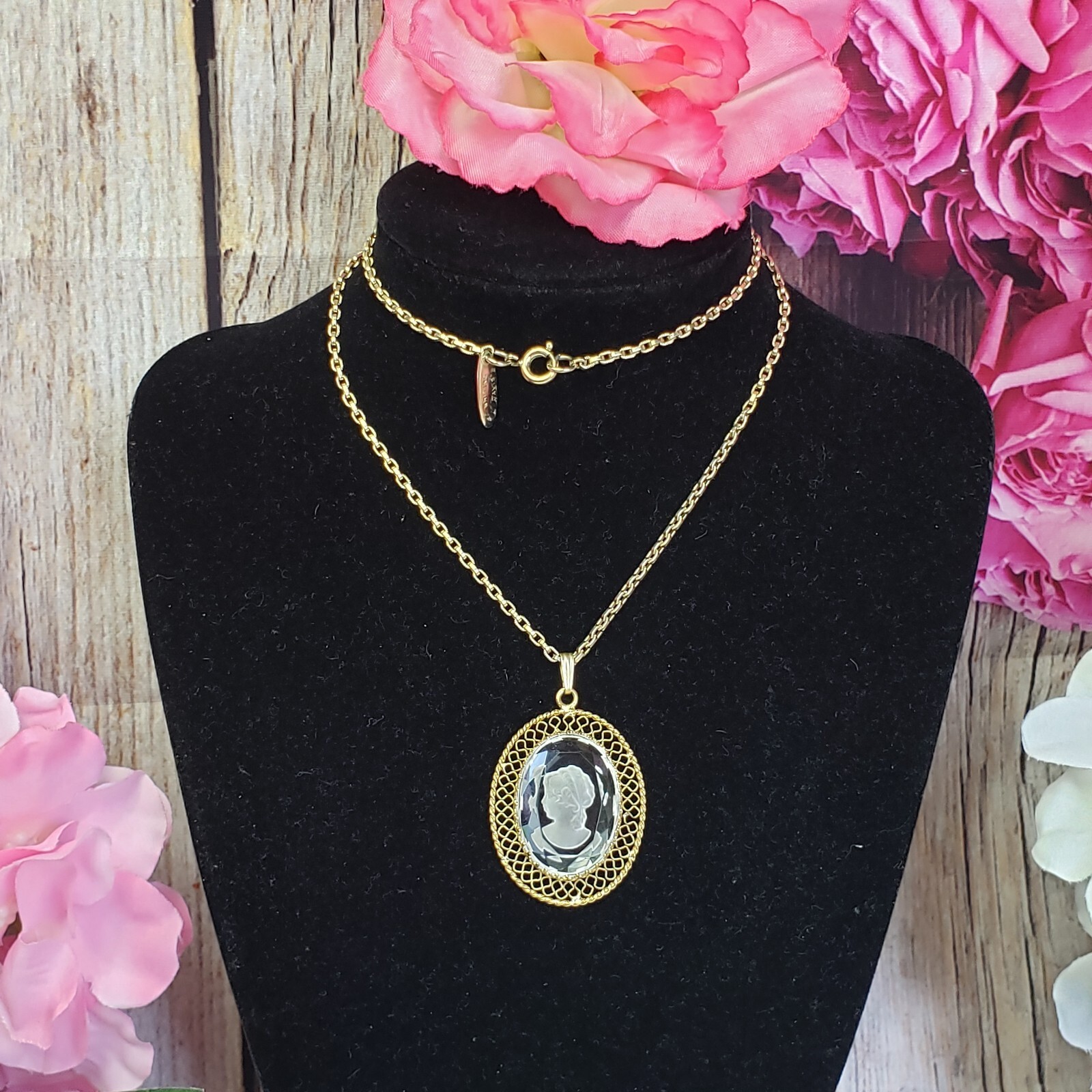 Whiting & Davis Etched Glass Cameo Pendant Necklace Gold Tone Filigree Frame