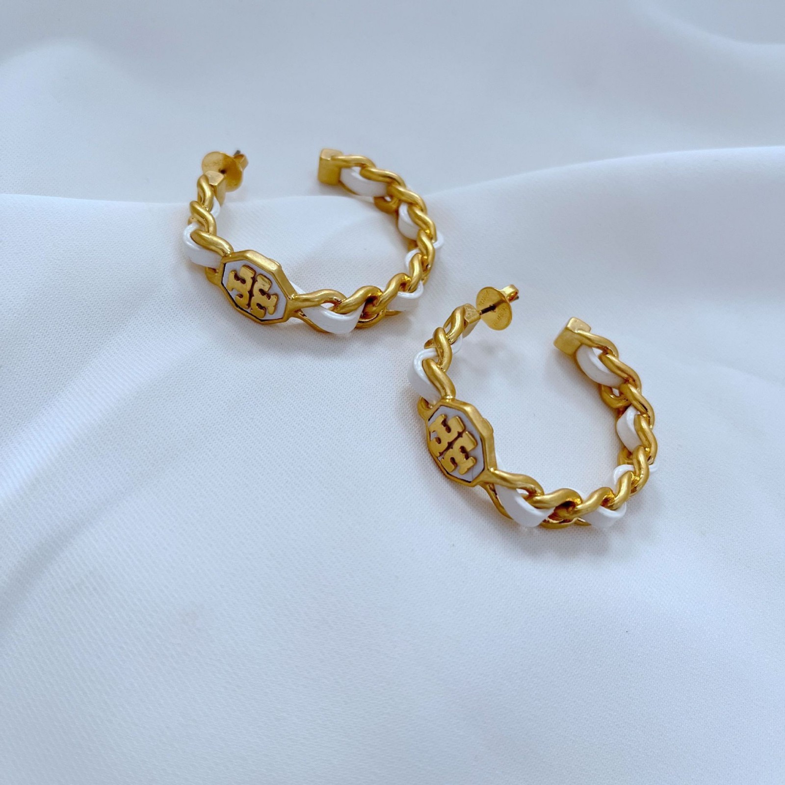 New Burch Gold &amp WHITE Chain Logo Hoop Earrings with Jewelry Pouch