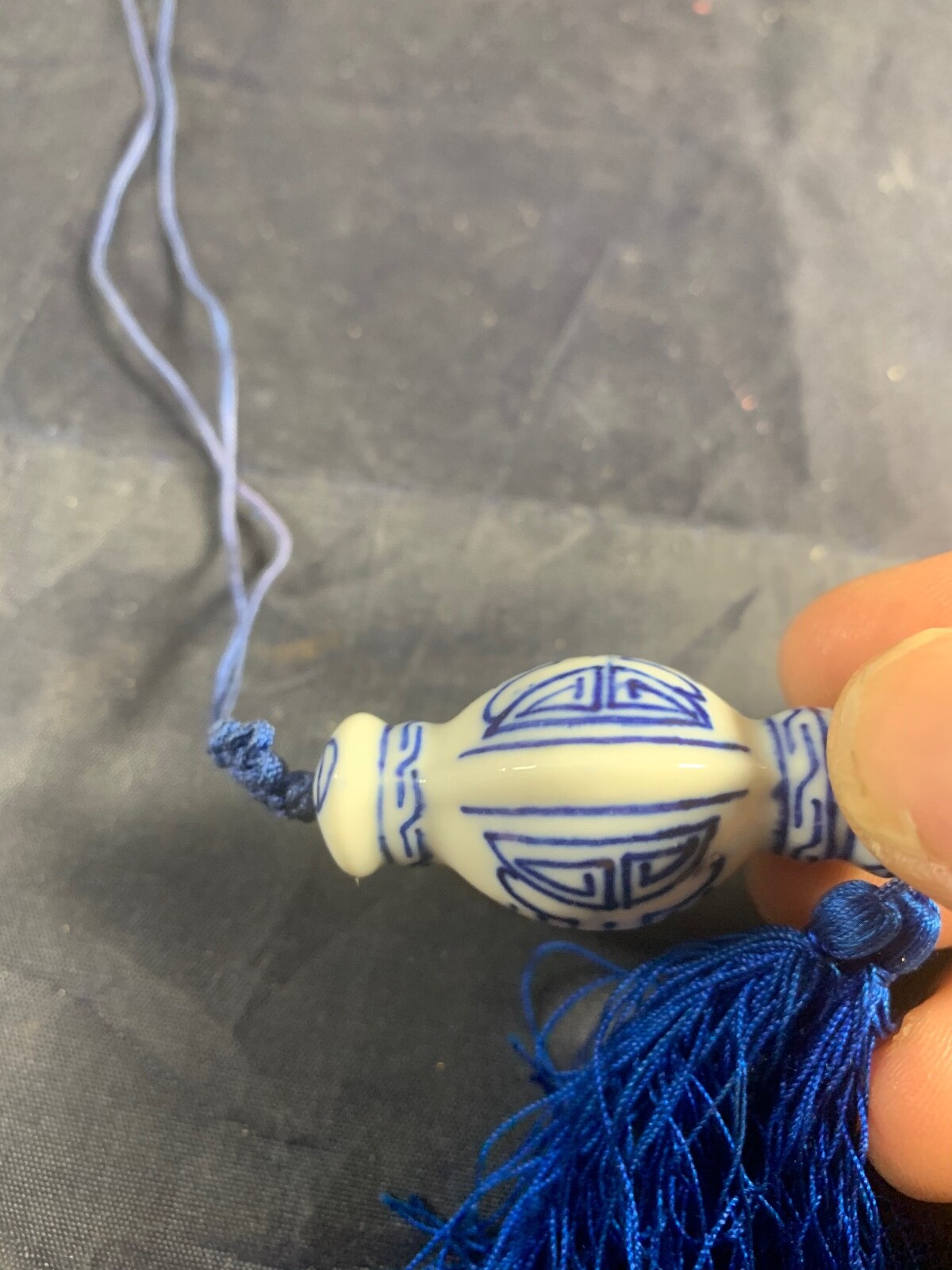 ASIAN THEMED BLUE & WHITE PORCELAIN VASE ON STRING NECKLACE 20″ vintage