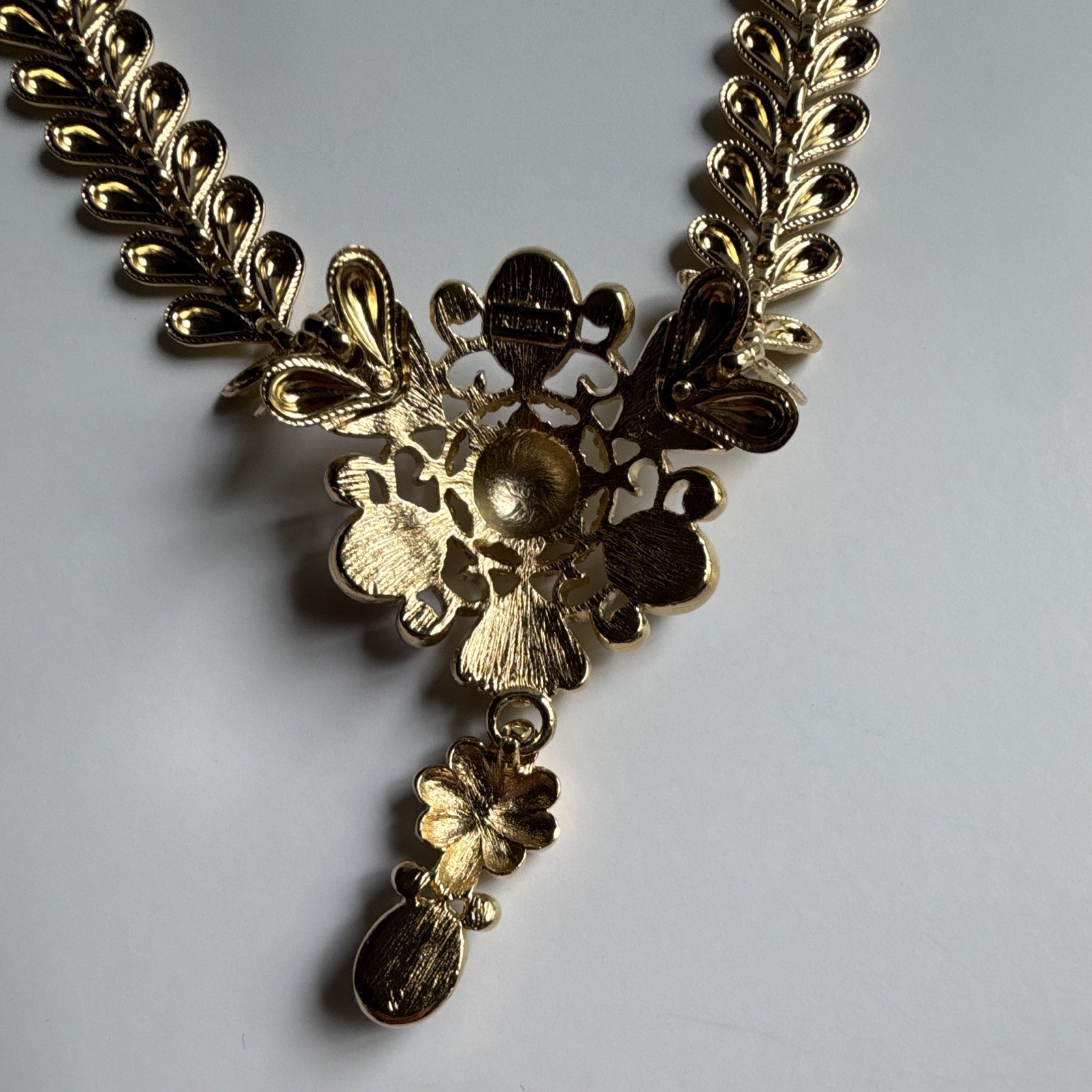 Vintage Trifari TM Signed Moghul Multicolor Cabochon Gold Tone Necklace