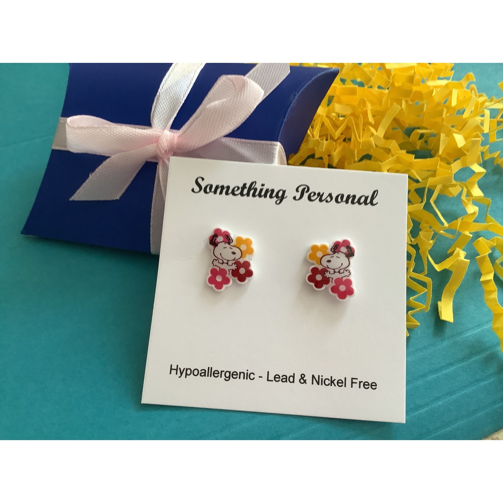 Snoopy Dancing in Flowers Post Earrings – Peanuts and the Gang