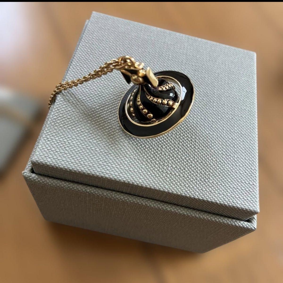Vivienne Westwood Antoinette 3D Orb Necklace Black Gold Pendant Rare Genuine