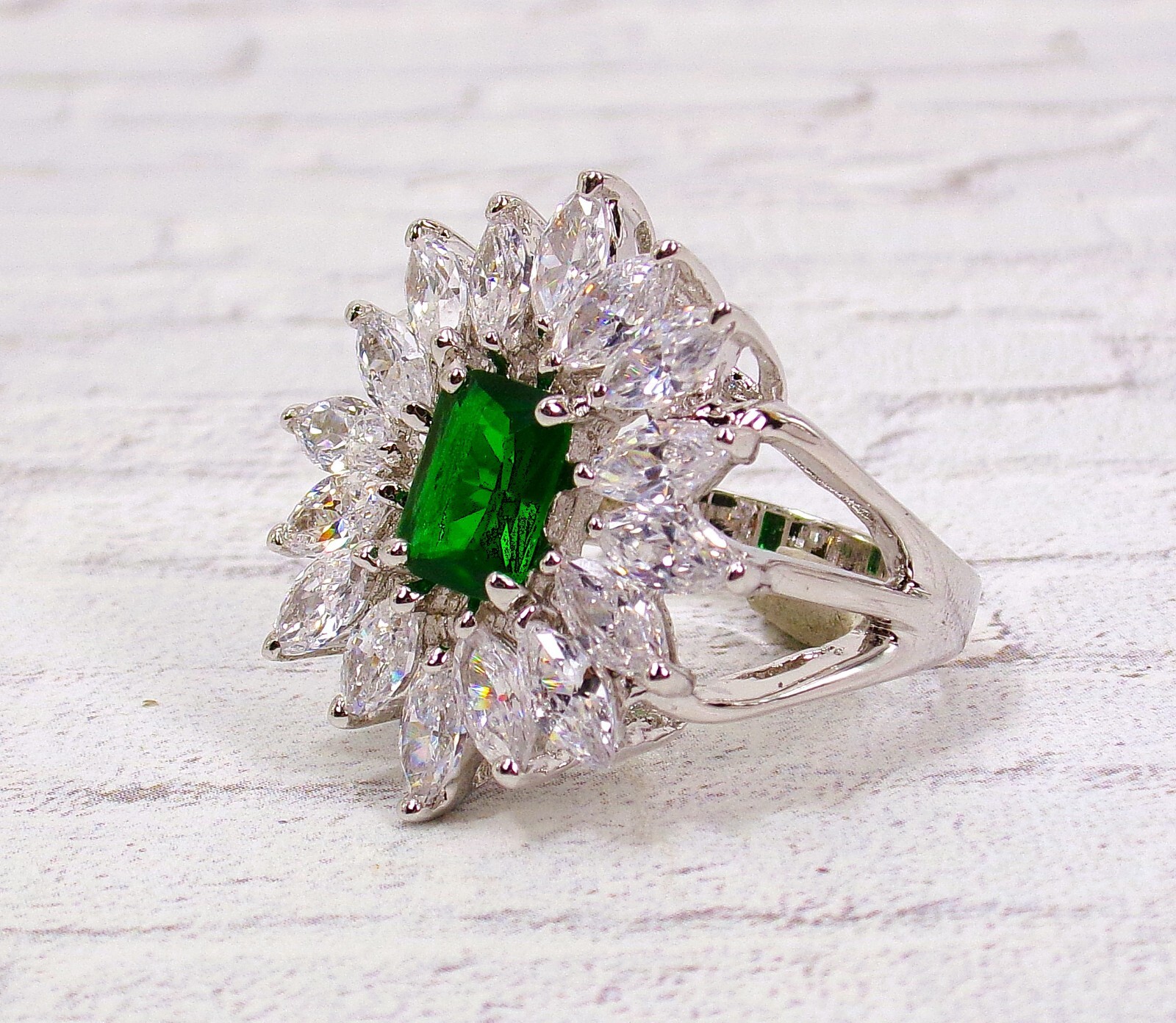 Green rectangle cubic zirconia stone ring, clear marquise stones all around SZ 8