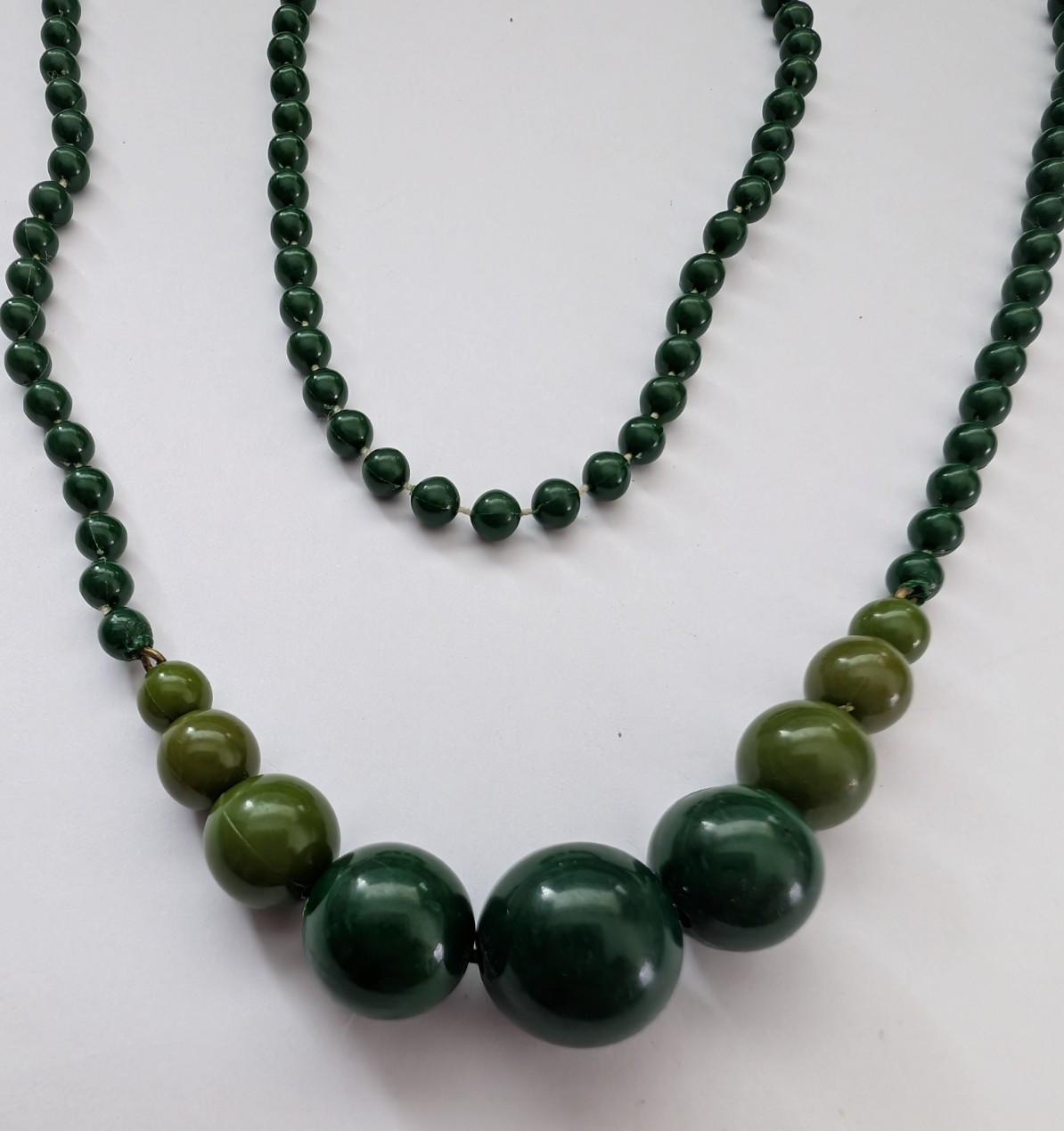 Long single strand green prominent graduated focal statement beaded necklace