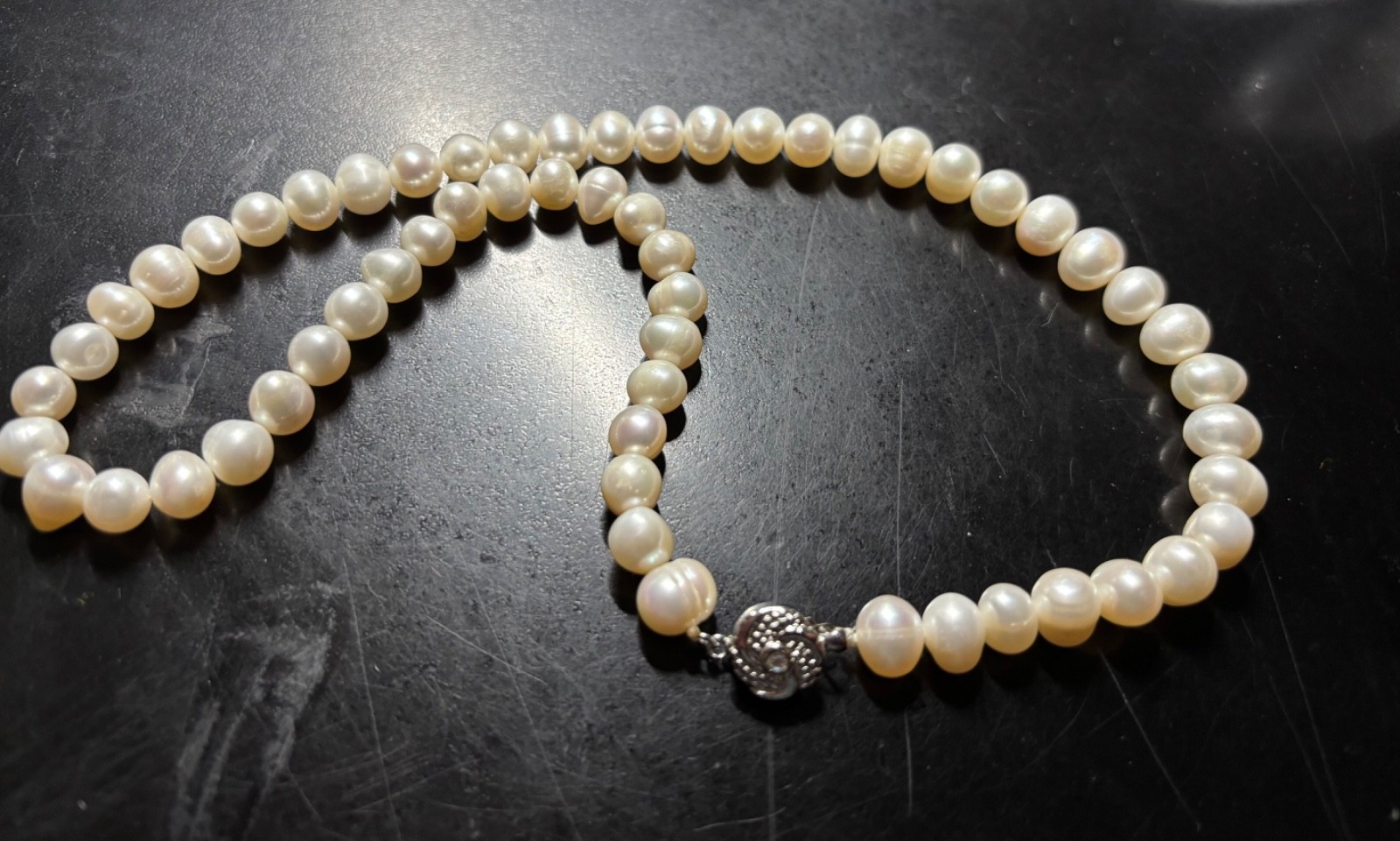 Freshwater Pearls 9-10mm 18” length. Silver clasp. Necklace 84