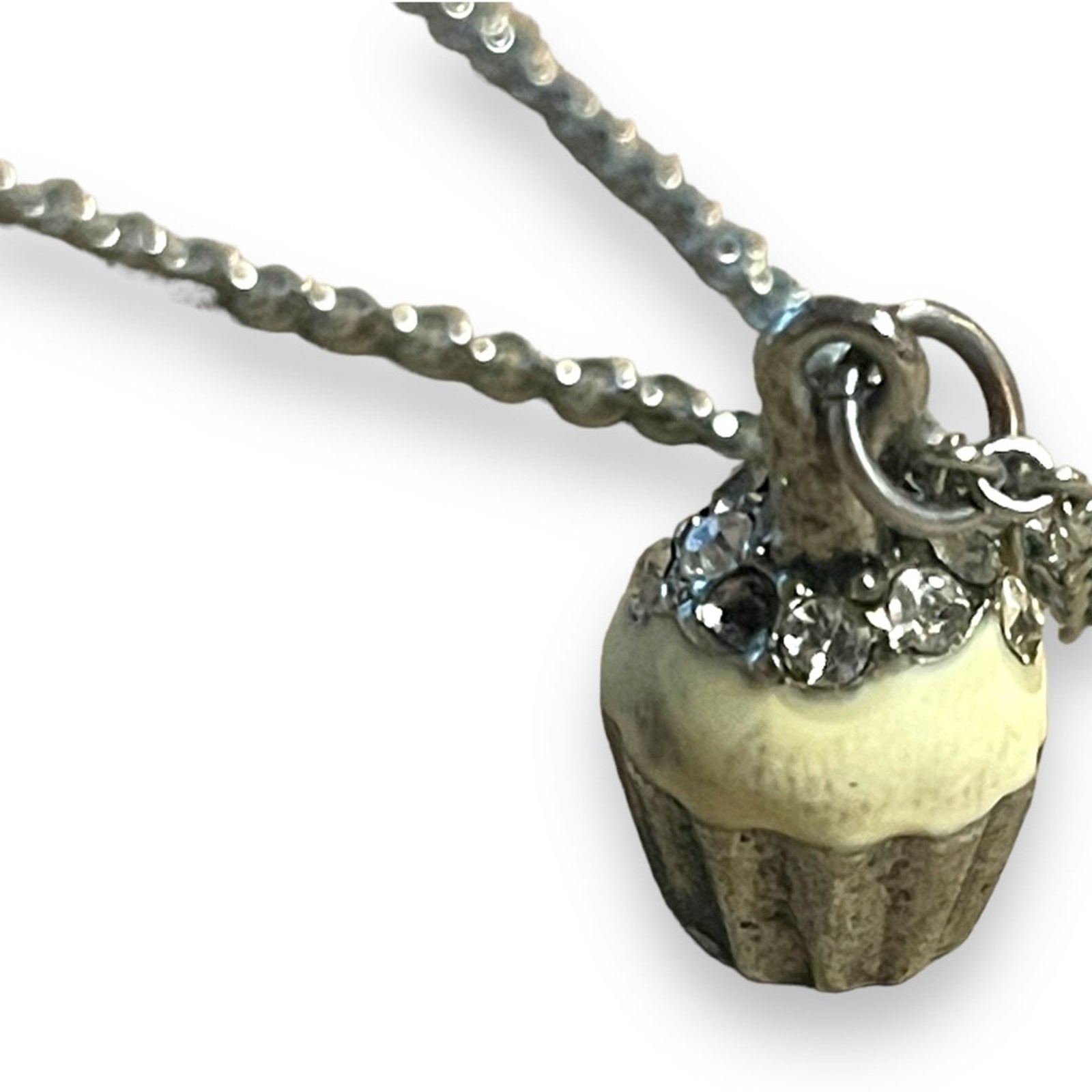 Cupcake Necklace Pendant Rhinestone Charm Silver Tone Cream Enamel‎ 16-17″ Chain