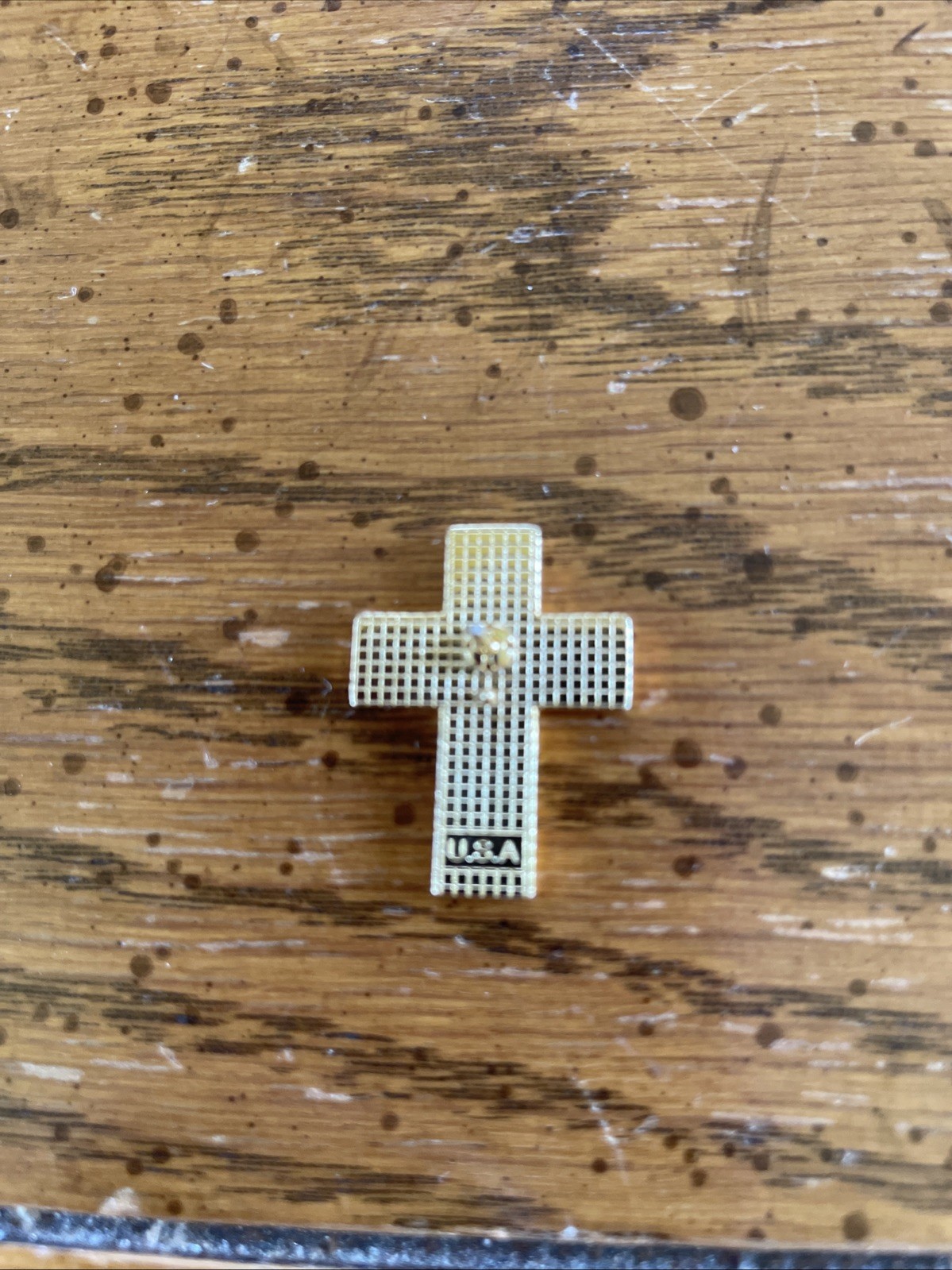 USA CHRISTIAN CROSS AMERICAN FLAG LAPEL PIN