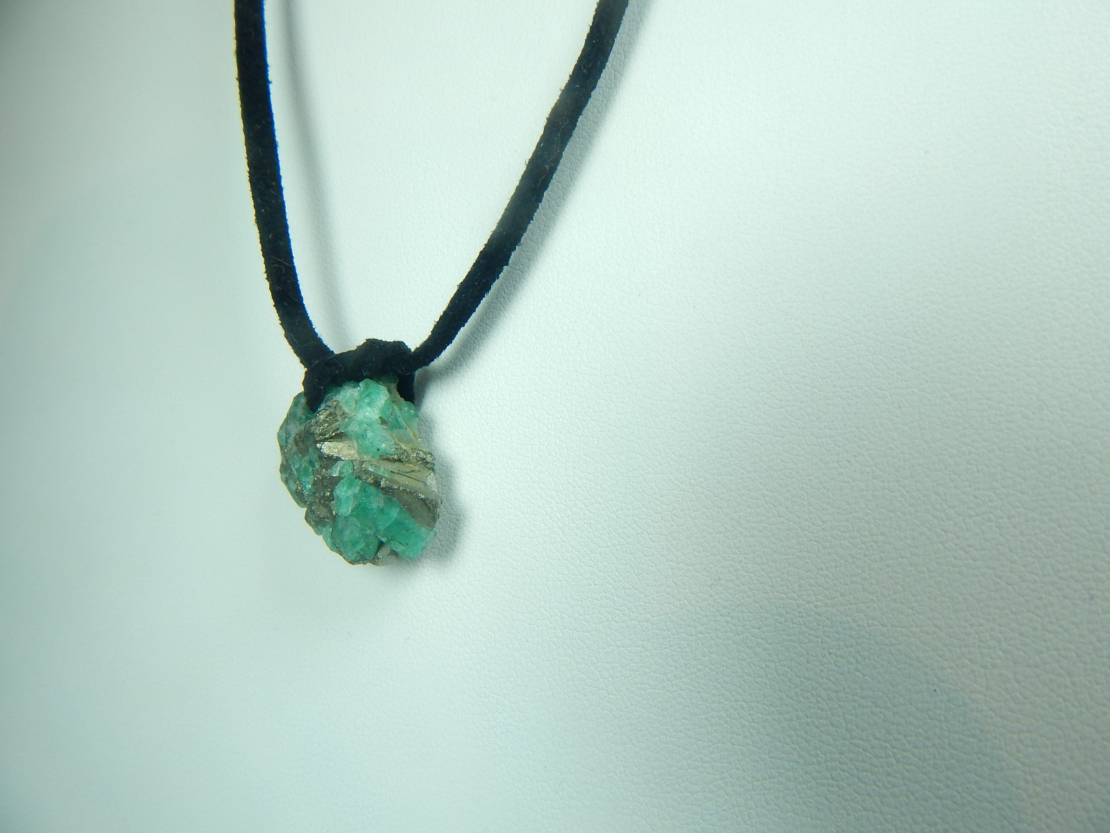 Colombian Emerald Rock with Crystals 26.00 Cts Raw Natural Mineral Beryl Muzo M