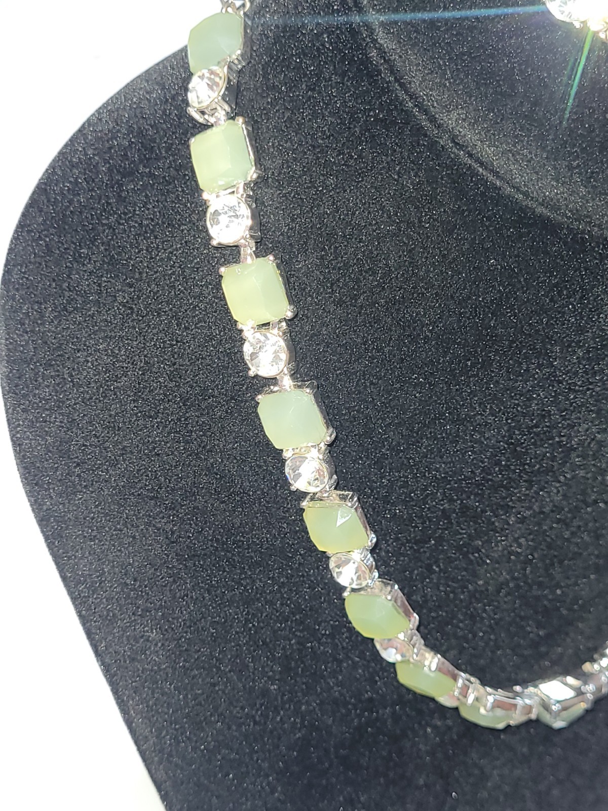 Vintage Imitation Emerald Rhinestone Accents Matching 18″ Necklace 8″ Bracelet