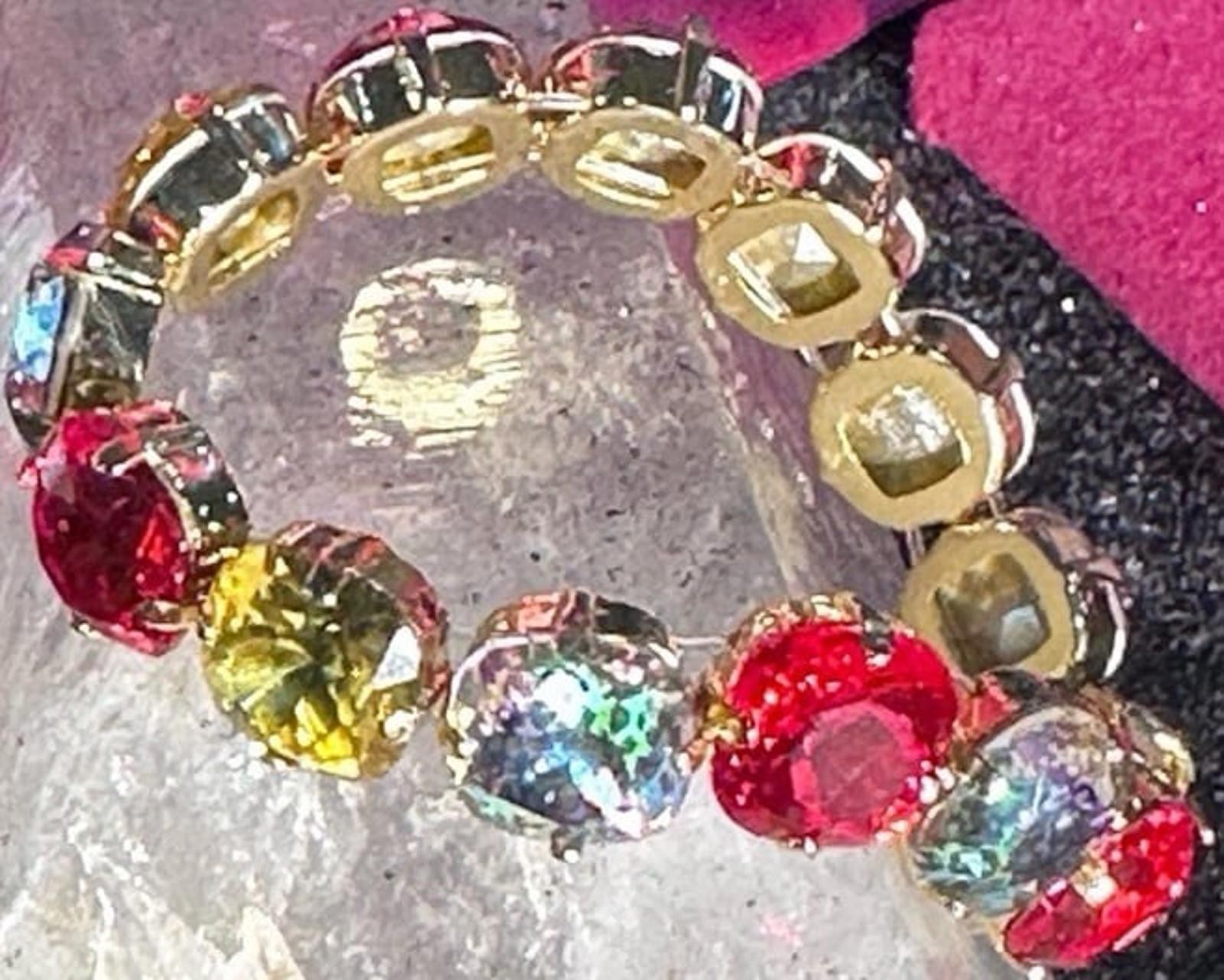 Bracelet Artisan Crafted Swarovski Crystals 2 Ct each stone stretch bracelet New