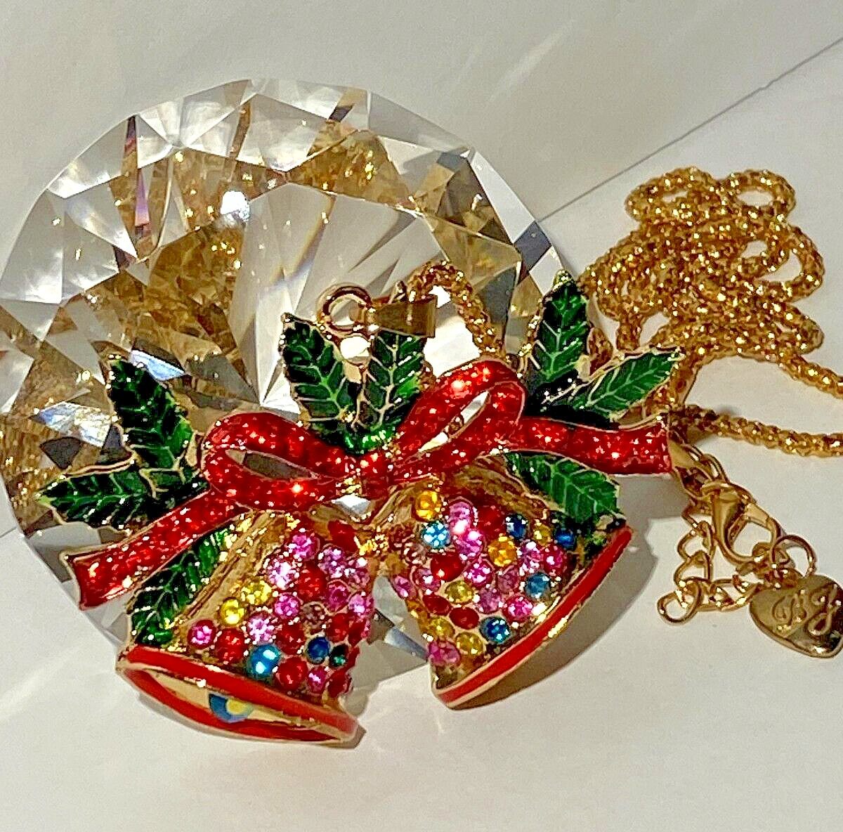 BETSEY JOHNSON CHRISTMAS BELLS MULTICOLOR CRYSTALS BOW HOLLY LEAVES GOLD PENDANT
