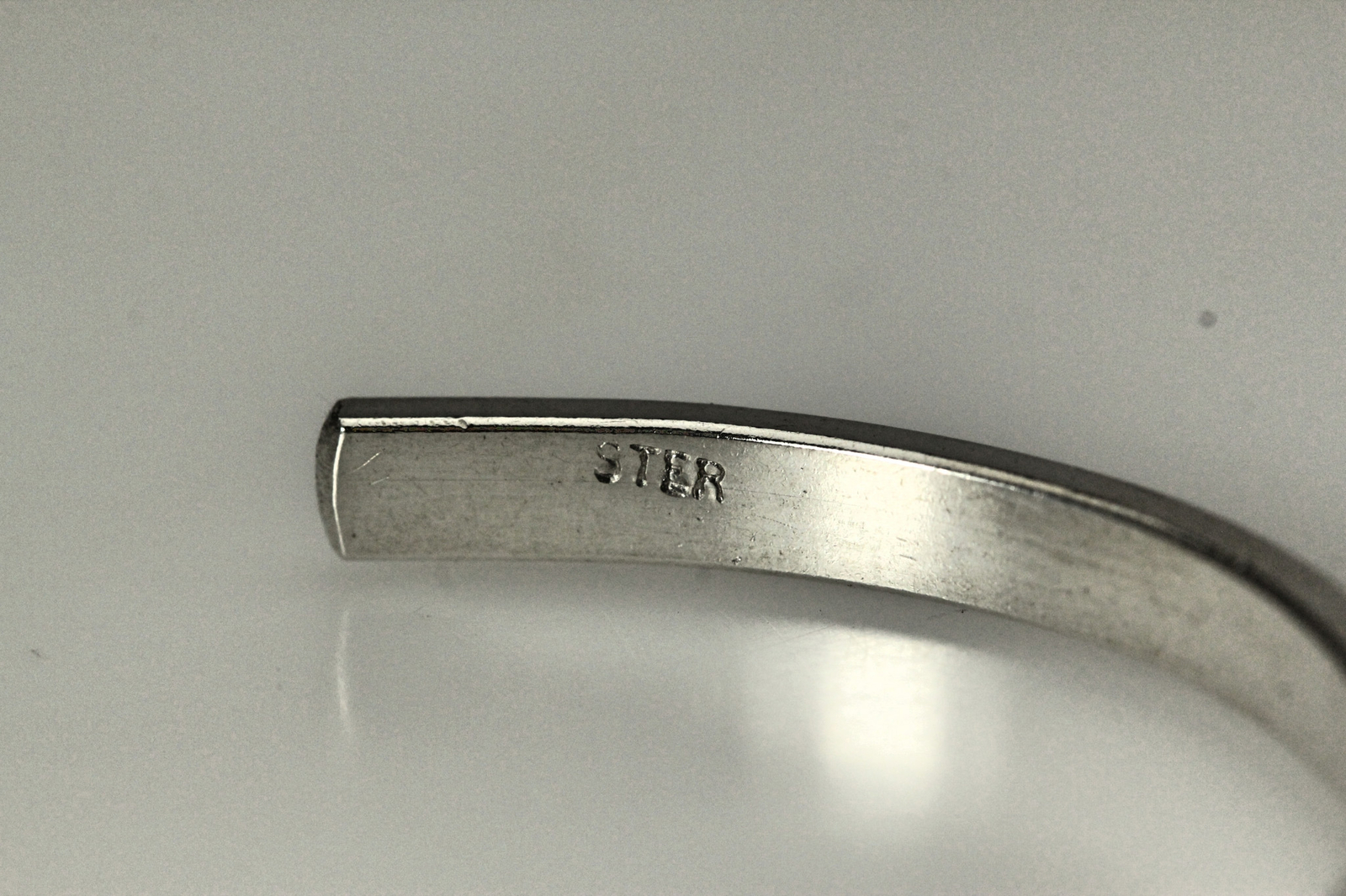 925 Sterling Silver “LIVE LAUGH LOVE” Bangle Bracelet 13.1 Grams (BR3894)