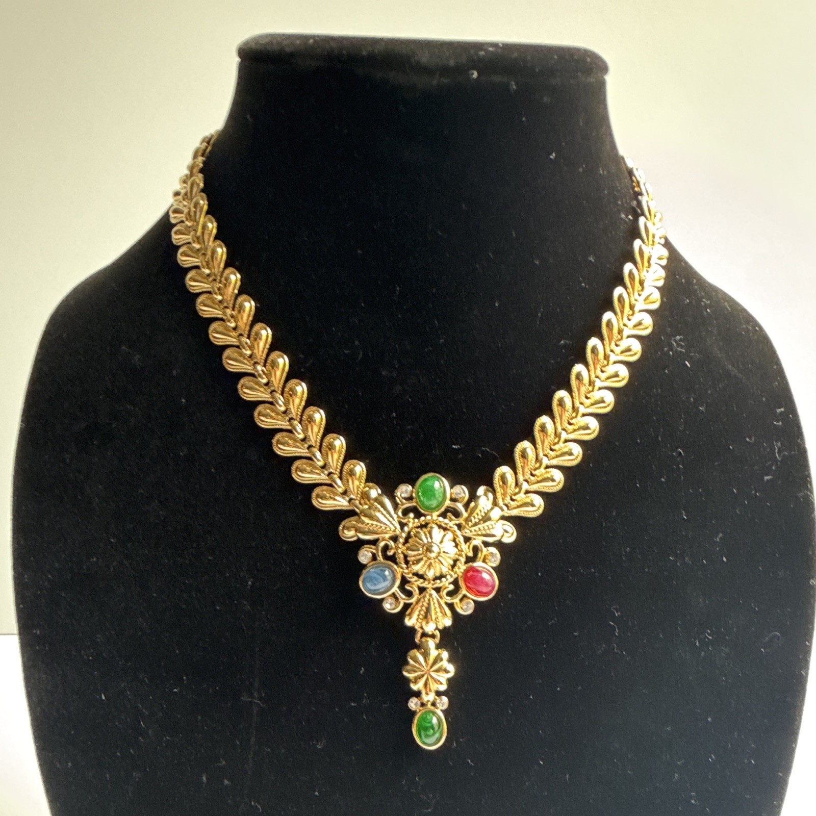 Vintage Trifari TM Signed Moghul Multicolor Cabochon Gold Tone Necklace