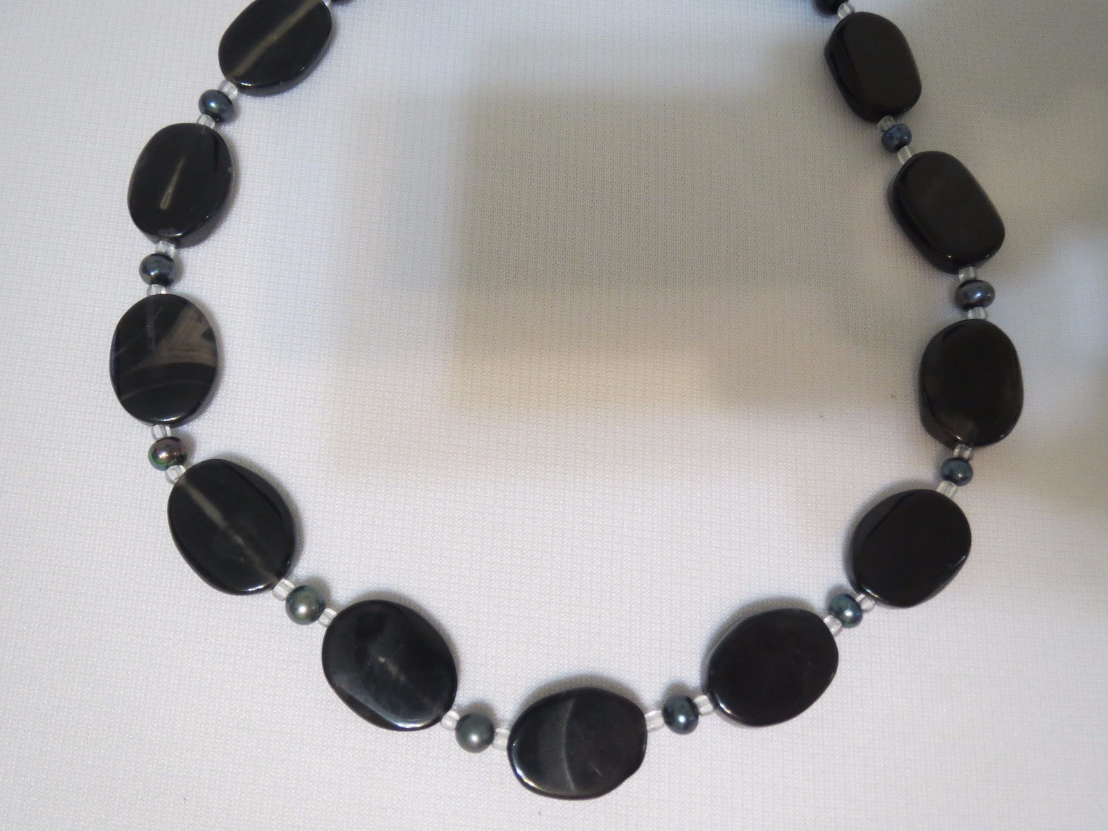 Fashion Necklace With Cute Black Oval Beads And Imitation Pearls For Women.