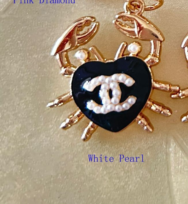 Designer Zipper Pull Charm Gold Tone & Black Crab Pendant with faux Pearls
