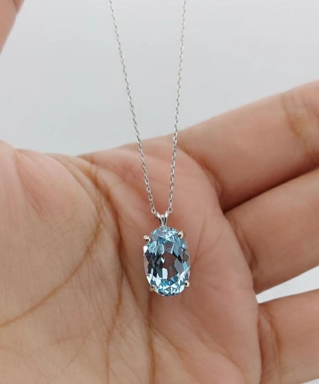Oval Cut 20 Ct Natural Santa Maria Blue Aquamarine Pendant -925 Solid Silver