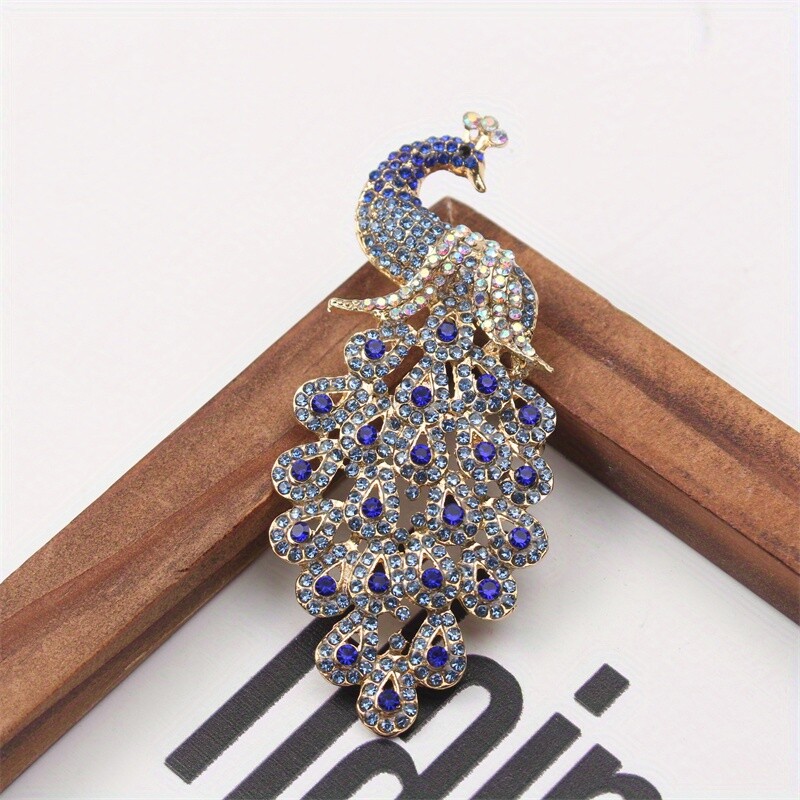 Elegant Peacock Feather Brooch with Sparkling Rhinestones – Luxurious Alloy Pin