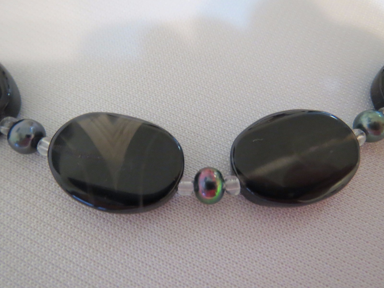 Fashion Necklace With Cute Black Oval Beads And Imitation Pearls For Women.