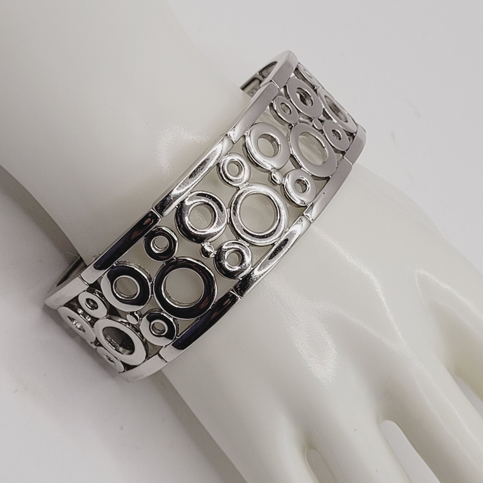 Modern Art Deco Open Circles Shiny Silver Tone Stretch Modernist Bracelet