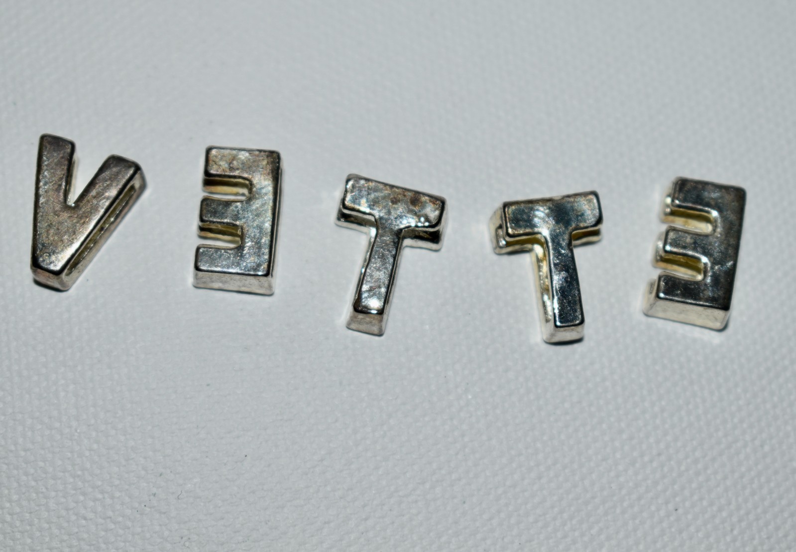 Sparkly Rhinestone VETTE Pin Brooch Silvertone 2.25″L CORVETTE + Letter Sliders