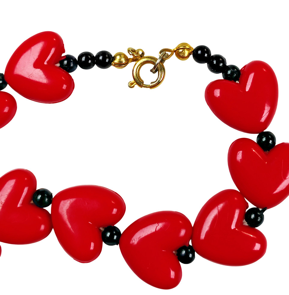 Charming Red Heart Bead Necklace 15.5″ Black Accent Beads – Very Good Condition
