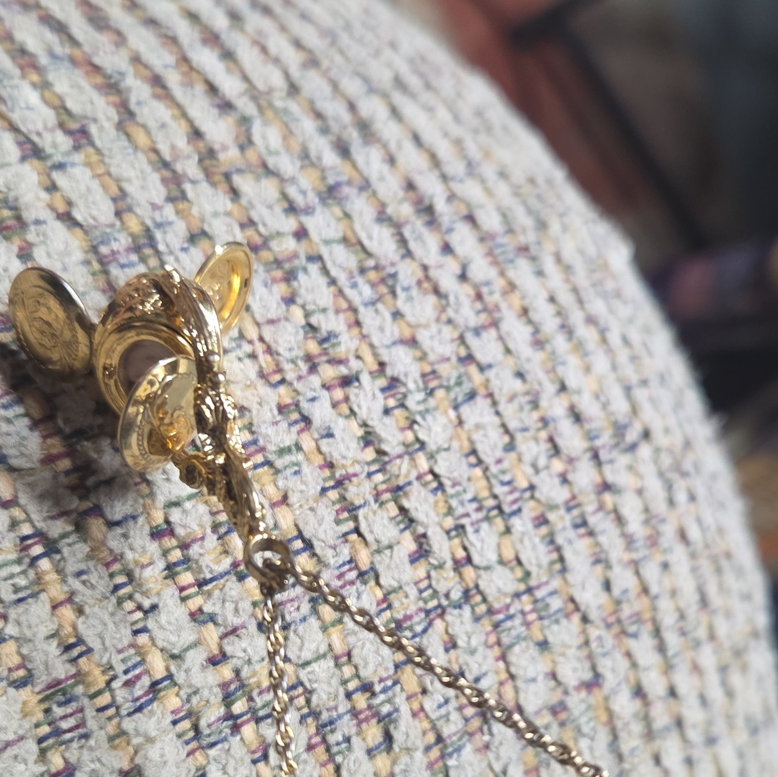 Gold Tone Rope Chain Necklace Airplane Propeller Charm Pendant Barrel Clasp