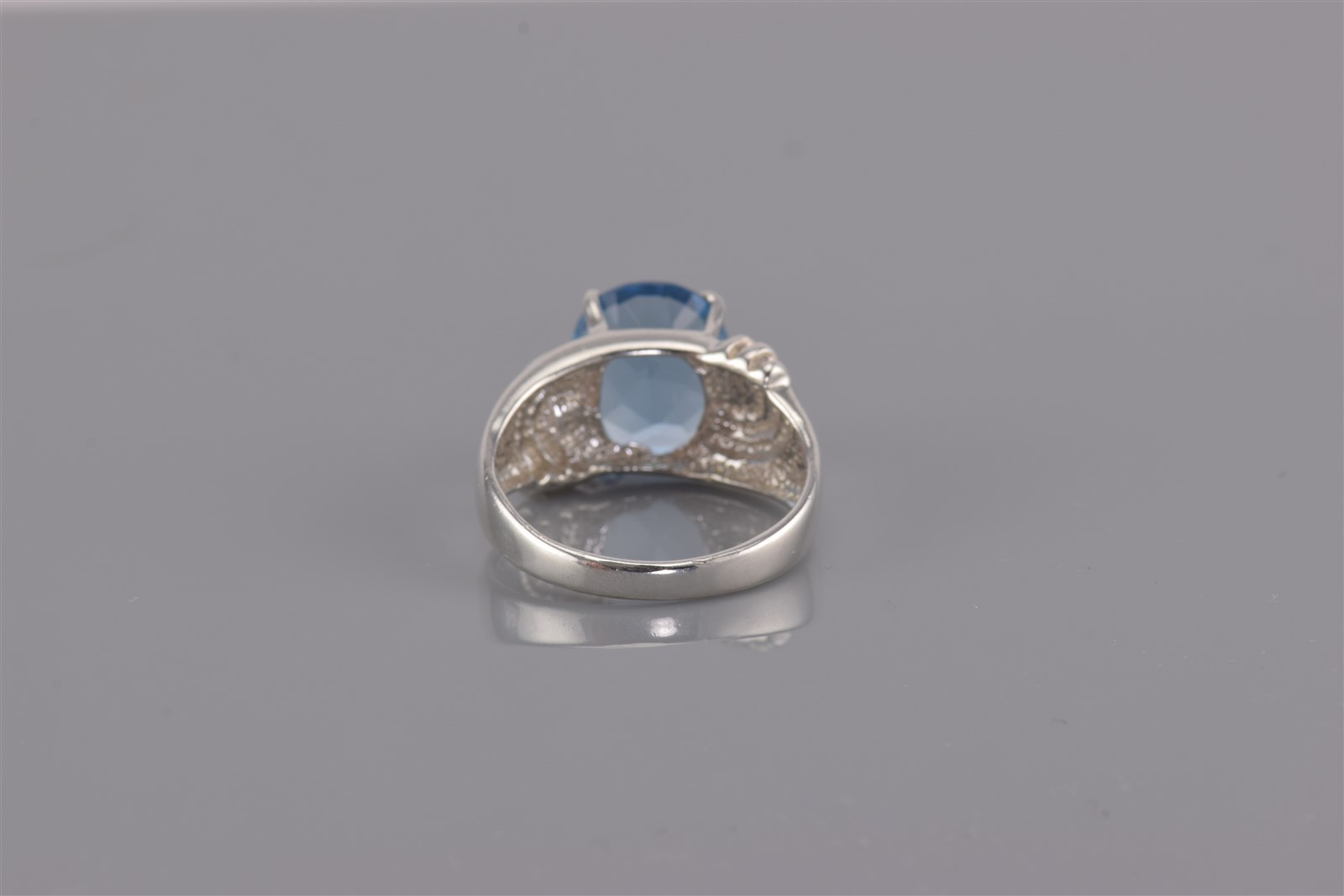 Sterling Silver 12mm Oval Blue Cubic Zirconia Wavy Ribbon Band Ring 925 Sz: 8