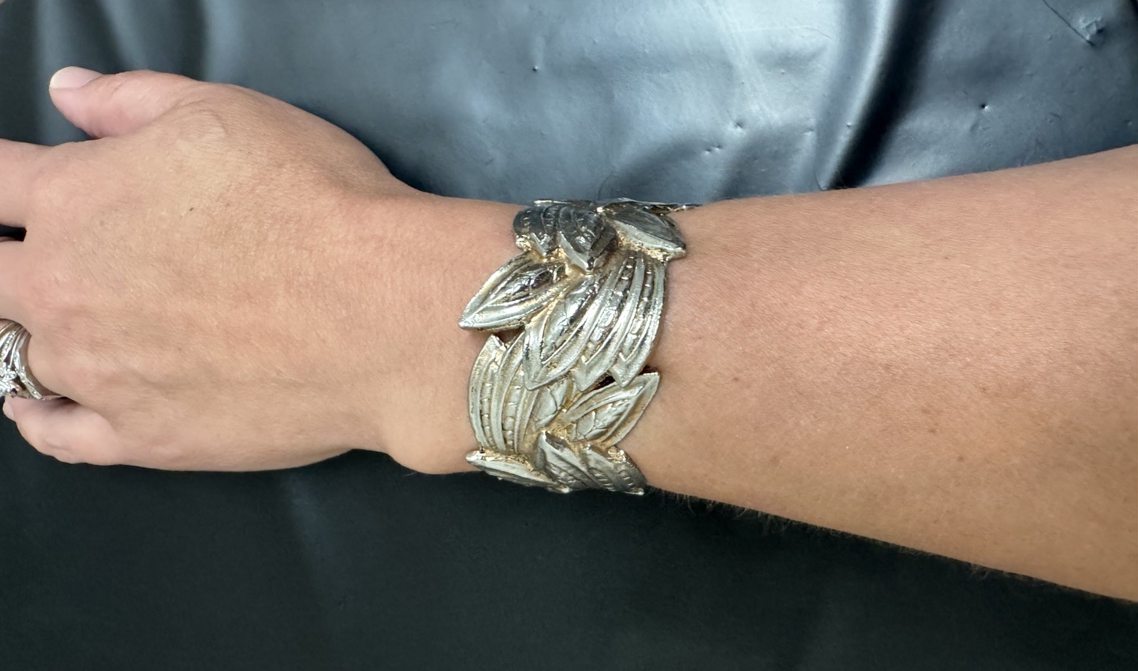 Vintage Unsigned Silver Tone Ornate Leaves Clamper Cuff Bracelet Statement Wide