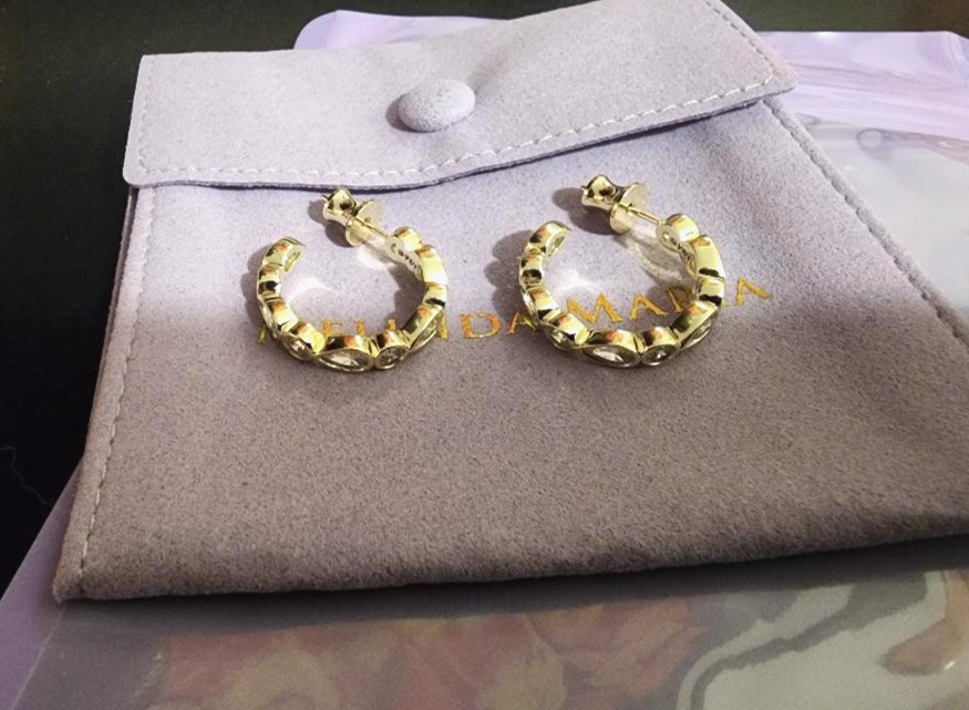 MELINDA MARIA Isla Small Hoop Earrings ( .75″) Goldtone/Diamondettes /Pouch+GIFT