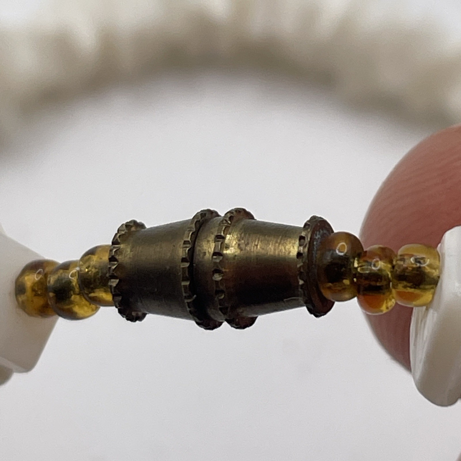 Bracelet Vintage Shell Or Stone, Glass Yellow Beads Barrel Clasp Metal Jewelry