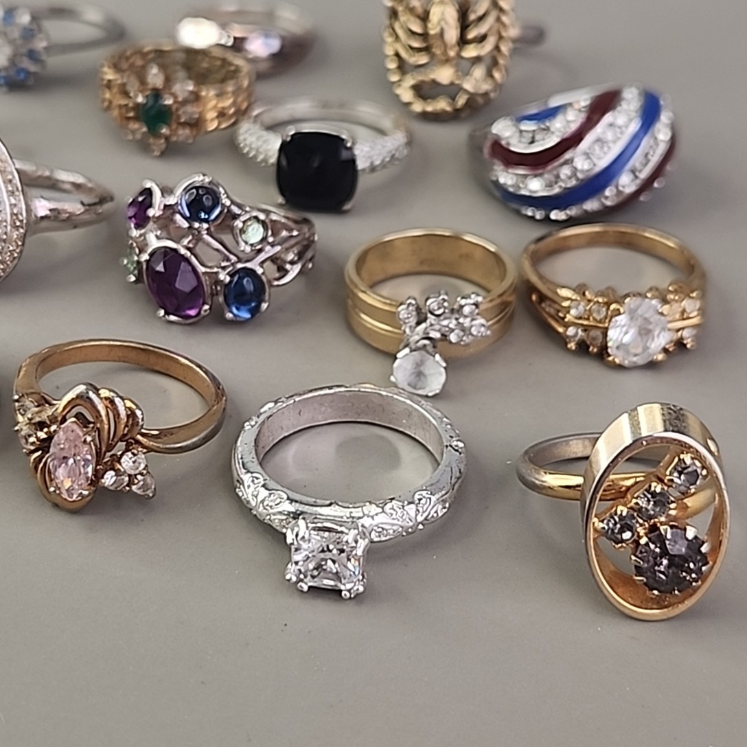 Ring Lot of 16 Rhinestones Multi Tone Various Sizes 6-8