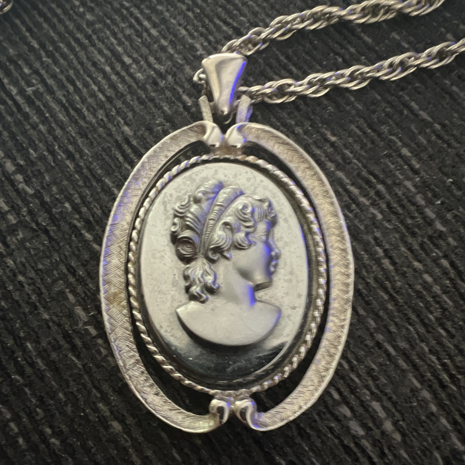 Silver Tone Oval Cameo Pendant Necklace Rope Chain Reversible Signed Black