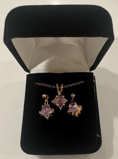 GIFT WOMEN’S JEWELRY SET NECKLACE PENDANT EARRINGS PURPLE RHINES GOLD TONE T1536